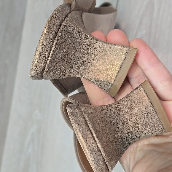 Donald J. Pliner Women's Bronze Gold Heeled Sandals Loop Toe Shoes Sz 7.5M - Picture 7 of 12